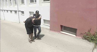 Otomobilinde uyuşturucu satan şüpheli tutuklandı