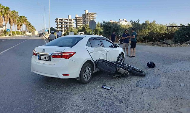 Otomobille çarpışan motosiklet sürücüsü yaralandı
