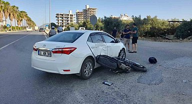 Otomobille çarpışan motosiklet sürücüsü yaralandı