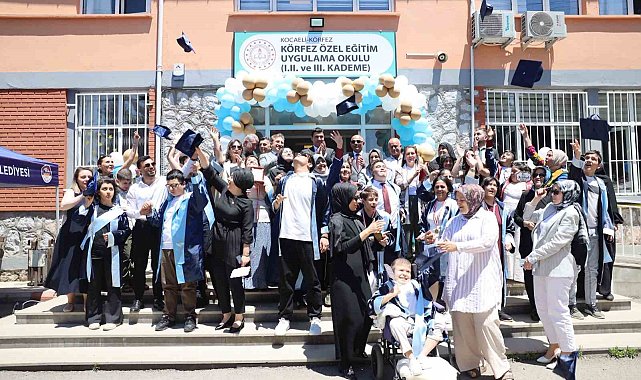 Özel çocuklar mezuniyet coşkusu yaşadı