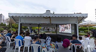 Özel çocuklu aileler açık hava sinemasında buluştu