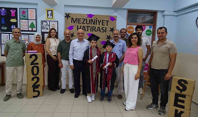 Özel öğrencilerin mezuniyet sevinçlerine ortak oldular