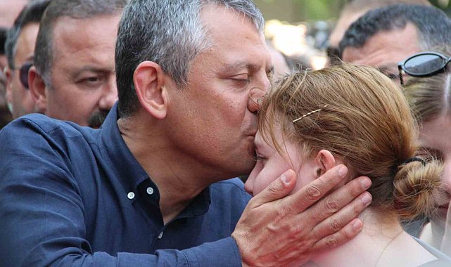 Özgür Özel Zeyrek ailesini biran olsun yalnız bırakmadı
