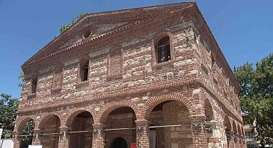 Özlüce Camii yeniden ibadete açıldı, ilk cuma namazı kılındı