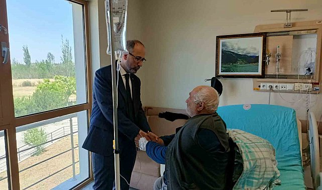 Öztürk, Çay ve Sultandağı Devlet Hastanelerini ziyaret etti