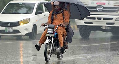 Pakistan'da muson yağışlarında can kaybı 17'ye yükseldi