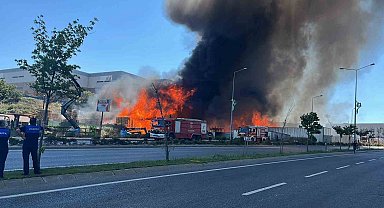 Palet fabrikası alev alev yanıyor