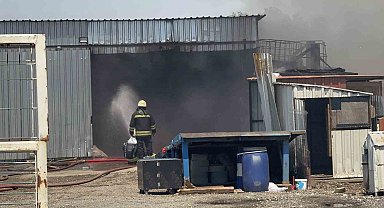 Palet fabrikasındaki yangına müdahale sürüyor