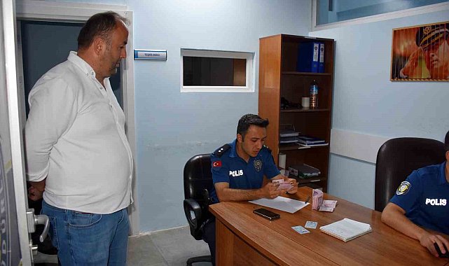 Para yatırmak için gittiği bankamatikte binlerce lira para buldu
