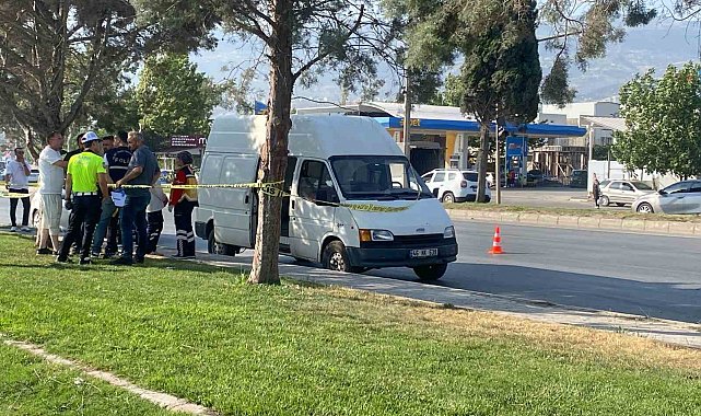 Park halindeki minibüste ceset bulundu