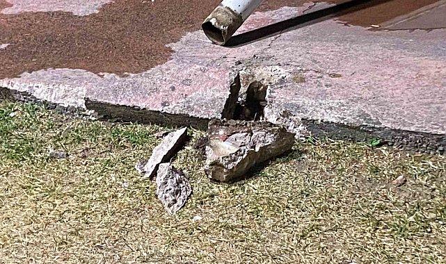 Parkta korku dolu anlar: Pota devrildi, 17 yaşındaki genç yaralandı
