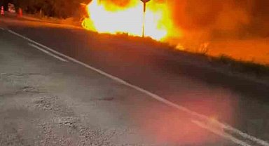 Patnos'ta kaza yapan araç alev aldı: 2 yaralı