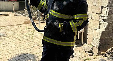 Payas'ta eve giren yılanı itfaiye yakaladı