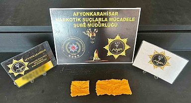 Peçeteye emdirilmiş uyuşturucu ile yakalanan 3 kişi tutuklandı