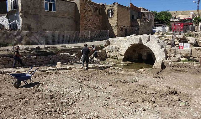 Perre Antik Kentteki kazılar Roma Çeşmesi'nden başladı
