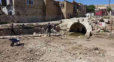 Perre Antik Kentteki kazılar Roma Çeşmesi'nden başladı