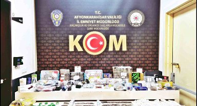 Polis binlerce kaçak cep telefonu aksesuarı ele geçirdi