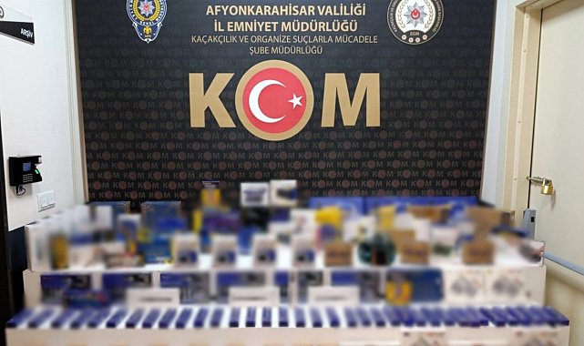 Polis kaçak cep telefonu tamir malzemesi ele geçirdi