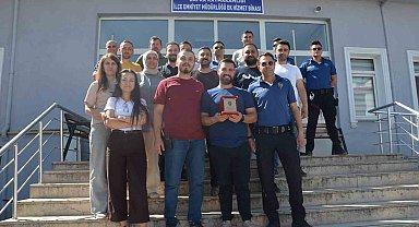 Polis memuruna veda plaketi