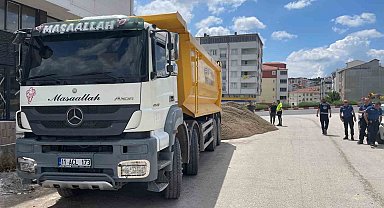 Polisten kaçamayacağını anlayınca fazla yükünü sanayinin ortasına döktü