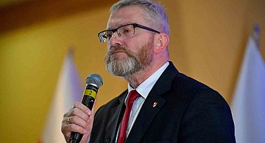 Polonyalı milletvekili Braun parlamentodaki LGBT konulu sergiyi kaldırdı: "Kamusal rezaleti önlüyorum"