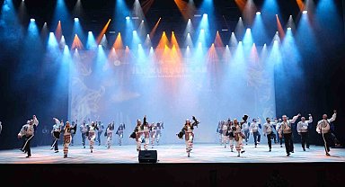 "İlk Kurşunlar" gösterisi ayakta alkışlandı