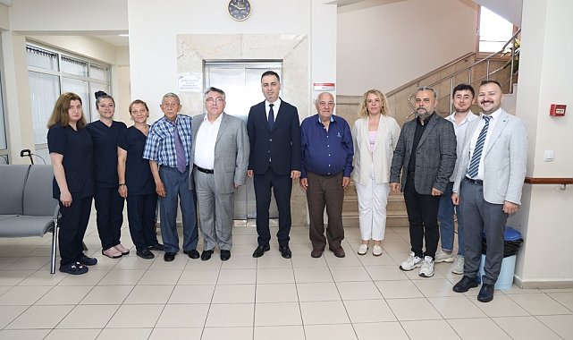 Rektör Özölçer Merkez Huzurevi sakinlerinin Kurban Bayramı'nı kutladı