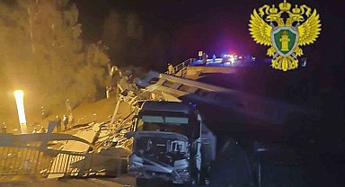 Rusya'da köprü, yolcu dolu trenin üzerine çöktü: 7 ölü