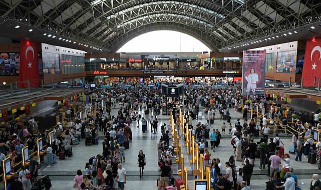 Sabiha Gökçen Havalimanı'nda bayram yoğunluğu: Uçuş ve yolcu sayısında rekor artış bekleniyor