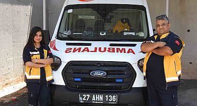 Sağlık çalışanı baba ve kızı birlikte hayat kurtarıyor