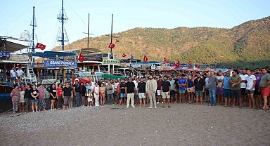 Sahile yanaşamayan tur tekneleri kornalı eylem yaptı