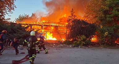 Sakarya'da kafede korkutan yangın