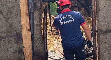 Sakarya'da samanlık ve ahırda çıkan yangında 24 civciv telef oldu