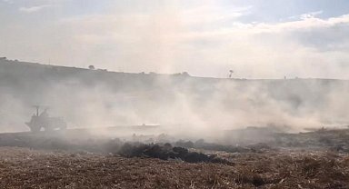 Sakarya'da yangın: 200 saman balyası yandı, çiftçiler traktörleriyle müdahale etti