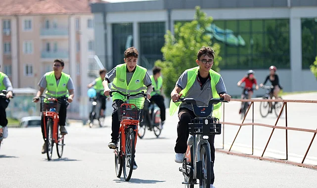Sakarya'da pedallar Ayçiçeği Bisiklet Vadisi'nde döndü