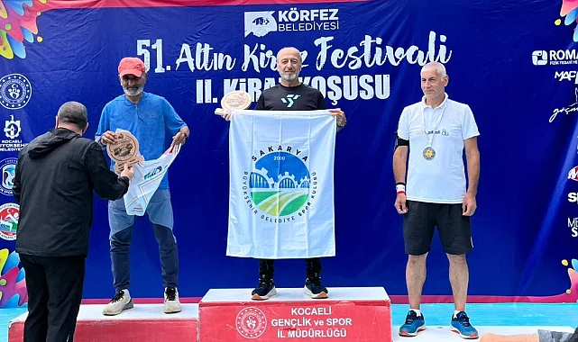 Sakarya'nın koşan tecrübesi Ali Turan kürsüyü bırakmıyor