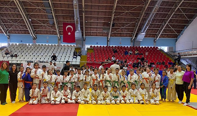 Salihli'nin minik judocularından 6 altın, 6 gümüş, 8 bronz madalya