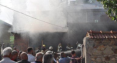 Samanlıkta çıkan yangın paniğe neden oldu