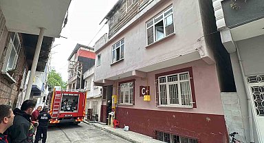 Samsun'da ev yangını: Anne ve kızı dumandan etkilendi