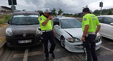 Samsun'da hafif ticari araç otomobil ile çarpıştı: 1 yaralı