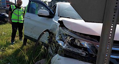 Samsun'da kavşakta 2 otomobil çarpıştı: 2 yaralı