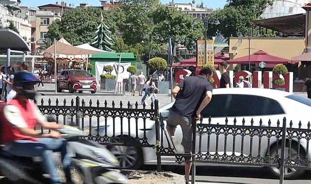 Samsun'da yayaların ölümle dansı: Geçit yerine bariyerden atlıyorlar