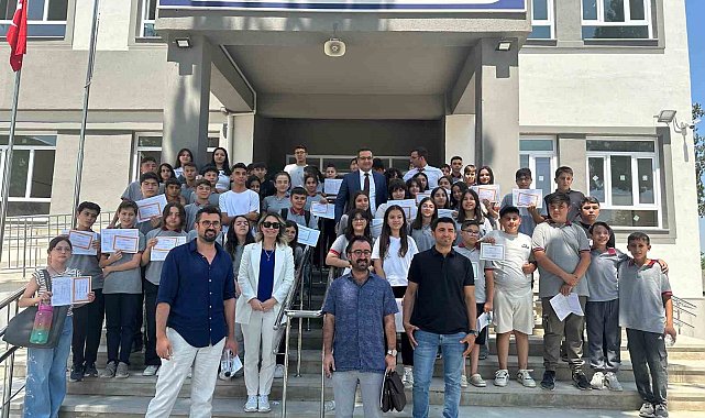Sarıgöl'de öğrencilerin karne heyecanı