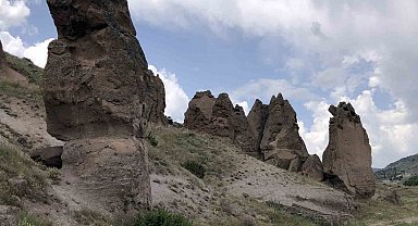 Sarıkamış'ın 'peri bacaları' görenleri kendine hayran bırakıyor.