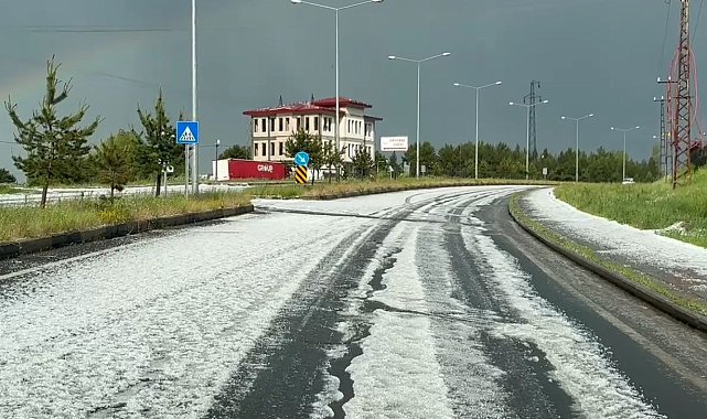 Sarıkamış'ta dolu yağışı hayatı olumsuz etkiledi