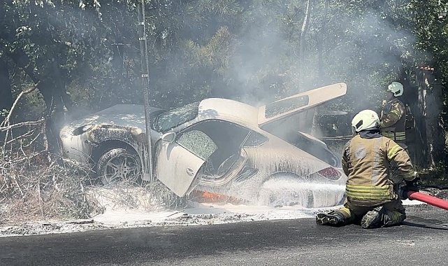 Sarıyer'de kaza yapan 10 milyon liralık Porsche alev aldı, sürücü son anda kurtuldu