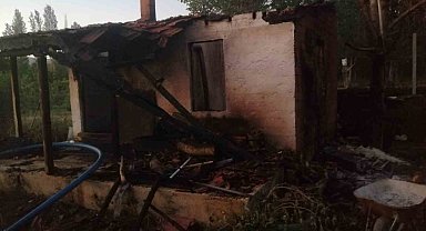 Şarkikaraağaç'ta bahçe evi yangında kullanılamaz hale geldi
