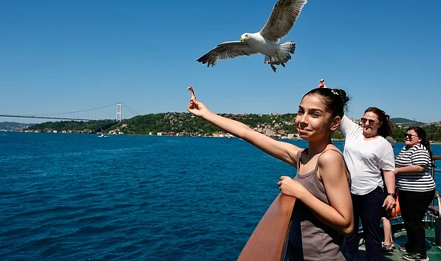 Şehir hatlarından çocuklara karne hediyesi