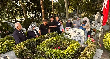 Şehit Savcı Mehmet Selim Kiraz'ın kabrini ziyaret eden baba Hakkı Kiraz: "Buraya her geldiğimizde biz 31 Mart'tayız"