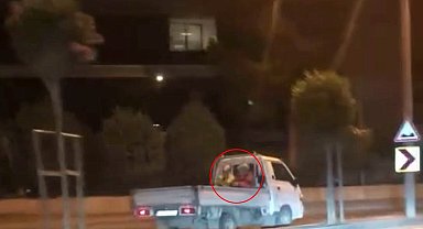 Şehrin göbeğinde "pes" dedirten kural ihlali: Kasasında yolcu taşıyarak ters şeritten ilerledi